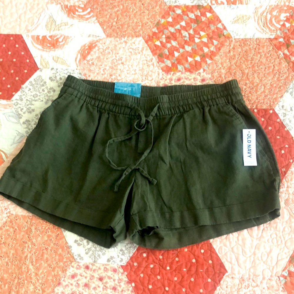 Old Navy. Shorts. Medium size